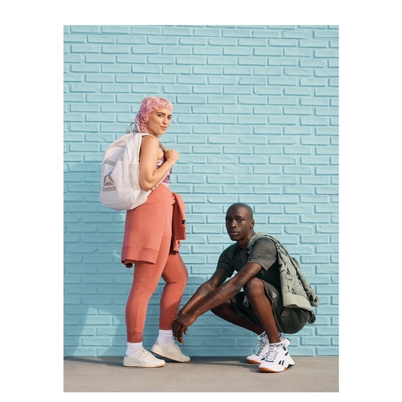 Reebok Women's Purpose Crew Neck Sweatshirt NWT  embroidered logo - Picture 2 of 8